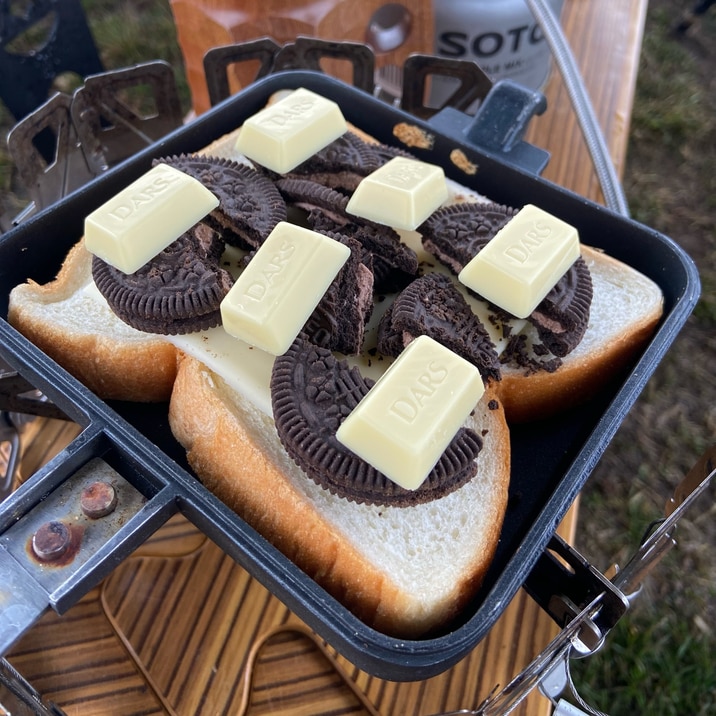 甘いと塩っぱいのコンボ!オレオ×チョコホットサンド